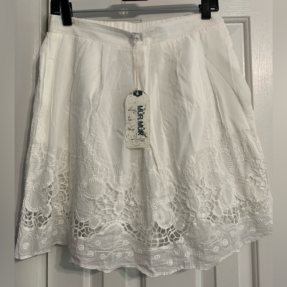 Brand NEW, MurMur  Cute white skirt , women size L